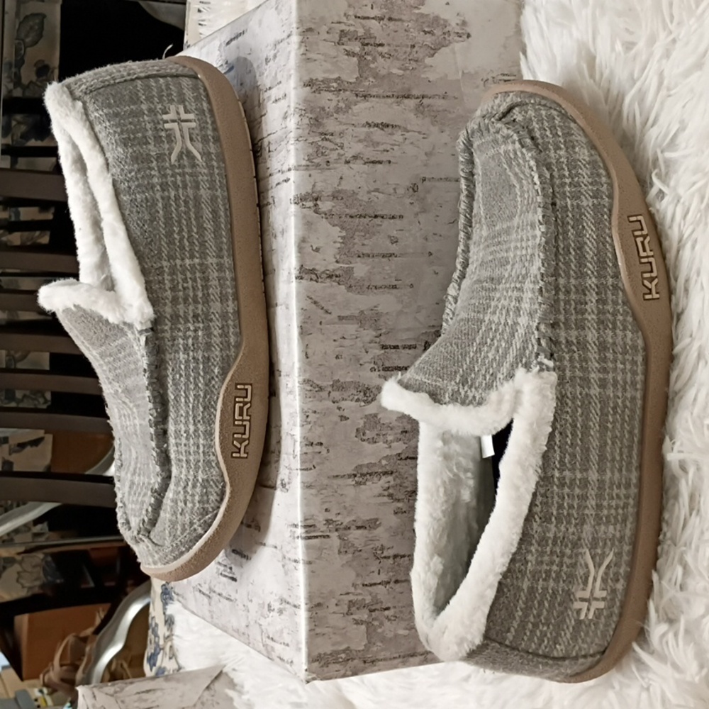 KURU Loft Women's Gray Plaid Slippers White Faux Fur Lining Arch Supportive 9.5M
